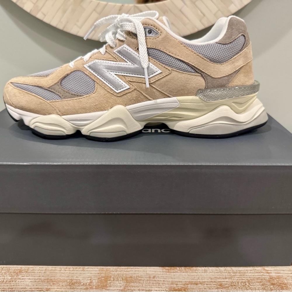 New Balance 9060 Men’s Chunky Sneakers, Size 11 NEW IN BOX